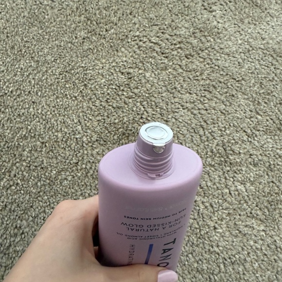 NWT! Tanologist - Hydrating Gradual Self Tan Lotion - Daily Glow, Fair to Medium - Picture 3 of 3